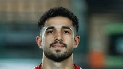 وكيل خالد عوض يوضح حقيقة اتفاق اللاعب مع بيراميدز ومفاوضات الأهلي.. خاص
