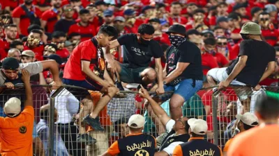 أبرز لقطات اشتباكات جماهير اتحاد العاصمة مع الأمن في نهائي الكونفدرالية