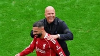روني يضغط على سلوت لاستبعاد محمد صلاح من لقاء وداع جماهير ليفربول