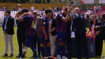 حمزة عبد الكريم يرفض ارتداء ميدالية الوصافة بعد الخسارة أمام ريال مدريد..