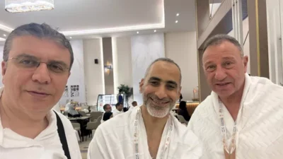 الخطيب يؤدي مناسك الحج