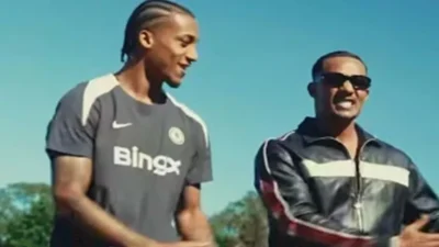 محمد رمضان يشارك تفاصيل زيارته لتدريبات تشيلسي ويحصل على قميص MR1