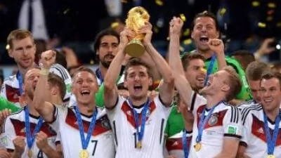 من عرش كلوزه إلى أسطورة شيلتون.. 10 أرقام تاريخية قد تتعرض للكسر في كأس العالم
