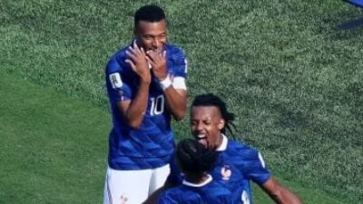 فرنسا تتقدم على السويد في كأس العالم.. مبابي يفتتح التسجيل للديوك