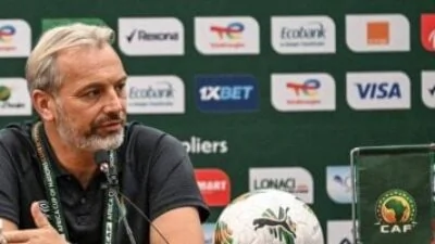 إبلاغ مدرب الكونغو بوفاة والده خلال مؤتمر مباراة إنجلترا