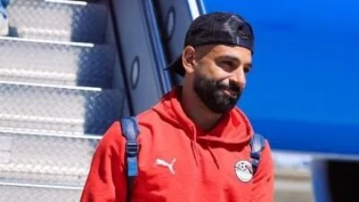 محمد صلاح ضاحكاً.. حسام حسن يضغط علينا بين الشوطين وبناتي على وش جواز