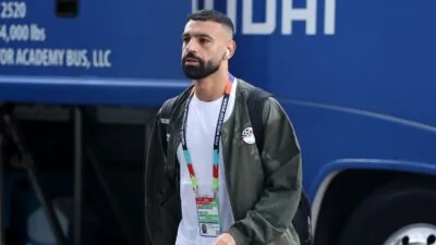 محمد صلاح يثير الجدل برسالة غير متوقعة من وكيله