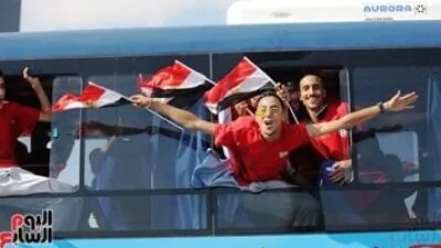 تجمهر كبير في مطار العلمين ترحيبًا بوصول بعثة منتخب مصر