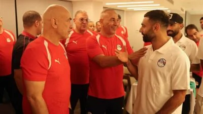 احتفال لاعبي منتخب مصر بتجديد عقد حسام وإبراهيم حسن