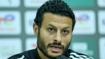 مصدر مقرب من حسام حسن .. العميد لم يقصد الإساءة لمحمد الشناوي وتصريح منتهي أسيء تفسيره