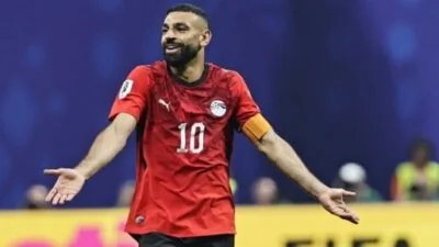 محمد صلاح يغادر معسكر منتخب مصر قبل مواجهة جنوب السودان بالتنسيق مع العميد