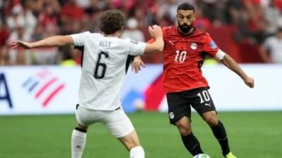 محمد صلاح يرحل عن معسكر منتخب مصر باتفاق مع أبو ريدة والتوأم